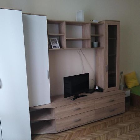 Adrienn Apartment Budapeste Exterior foto